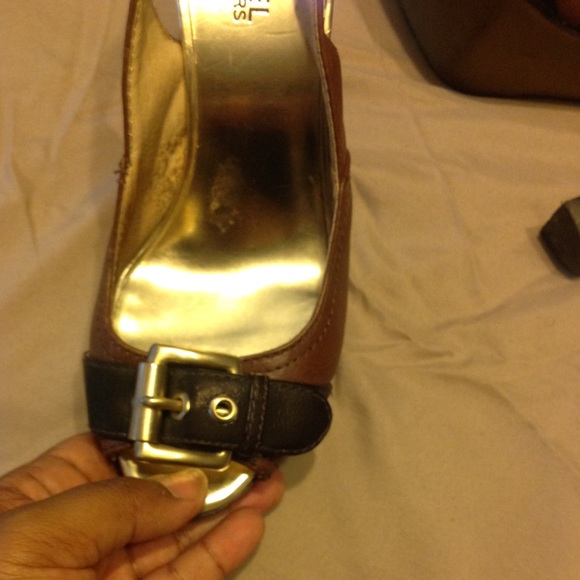 Authentic Michael-Michael Kors Peeped-toe heel. - Picture 6 of 6